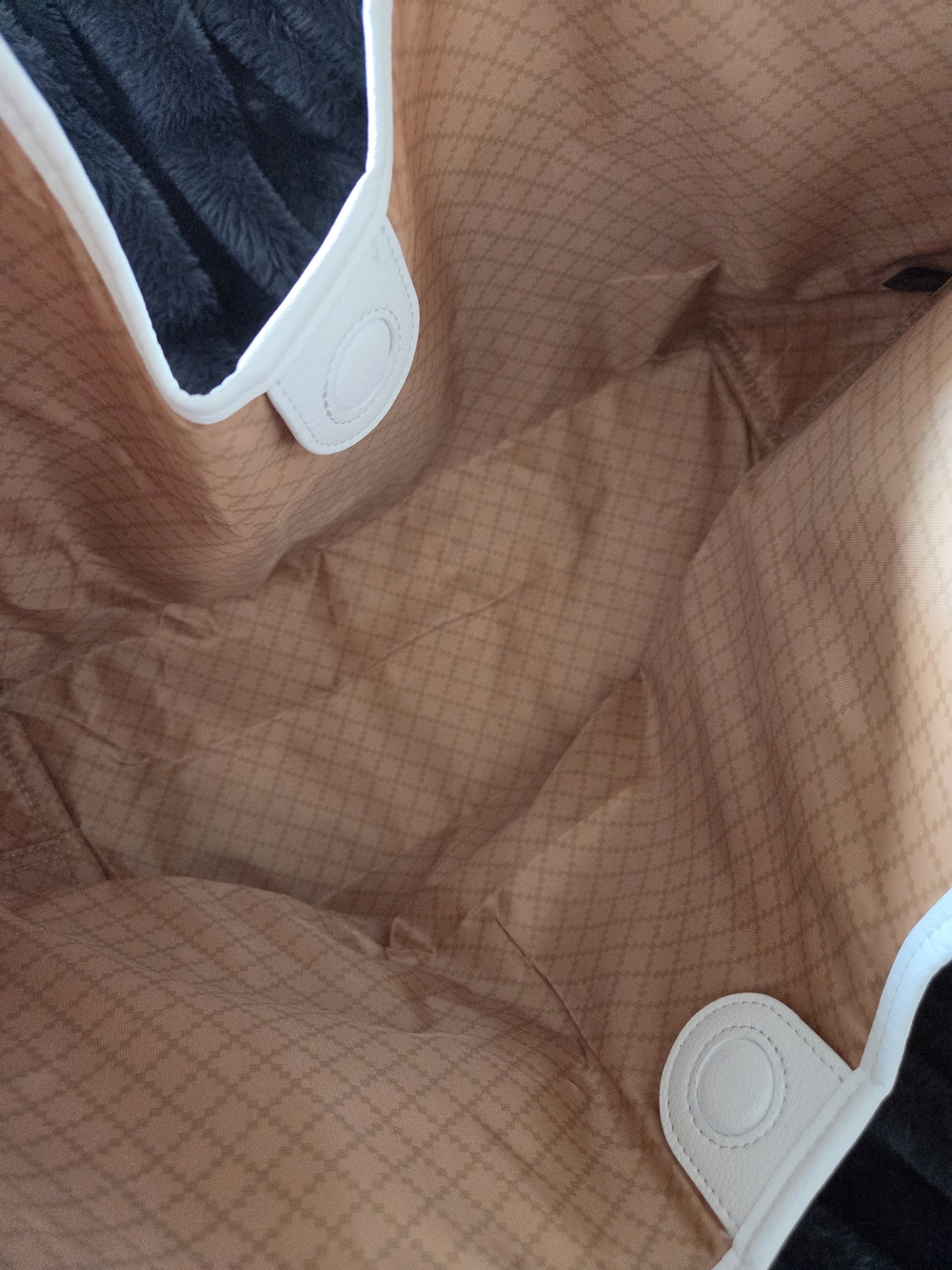 Oversized White Canvas Tote with Signature Web Stripe - Picture 4 of 9